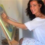 Insegnate di Disegno e decorazione. Da più di 20 anni nel settore artistico. Offre lezioni di pittura e disegno dal vero